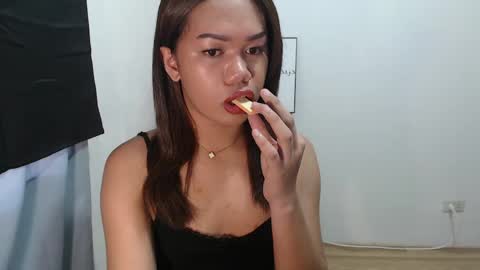 angela_star888 online show from May 18, 9:26 am