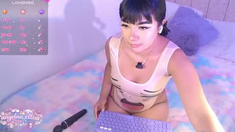 Snapshot of angelaa_elliss chatting on July 22, 1:30 am Angela online show from July 22, 1:30 am