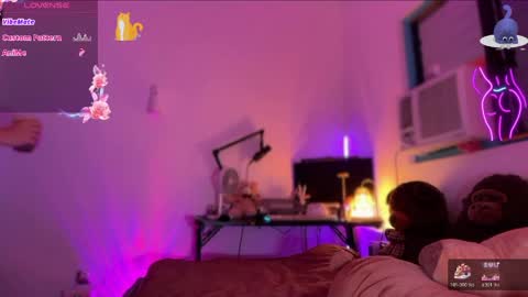 Jamie online show from April 3, 9:02 pm