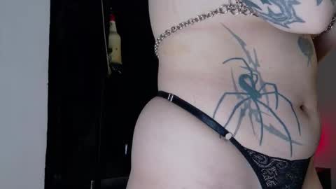 Snapshot of angelabl0odborne chatting on February 25, 10:52 pm Angela help me reach 100 thumbs up online show from February 25, 10:52 pm