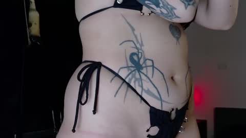 Snapshot of angelabl0odborne chatting on March 3, 11:10 pm Angela help me reach 100 thumbs up online show from March 3, 11:10 pm