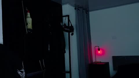 Snapshot of angelabl0odborne chatting on March 31, 11:05 pm Angela help me reach 100 thumbs up online show from March 31, 11:05 pm