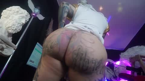 angelacianuro_ online show from October 17, 2:37 am