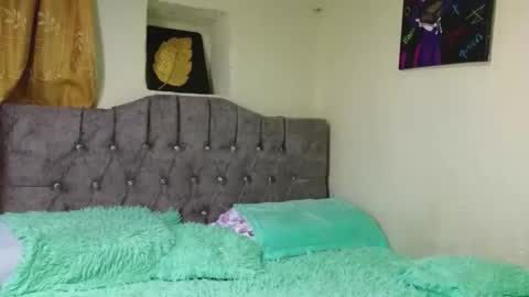 angelacute19 online show from March 31, 12:01 am