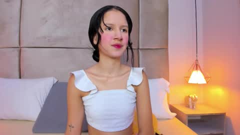 angelag_ online show from November 11, 8:31 pm