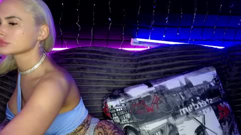 AngelaLaCherry online show from April 1, 8:59 am