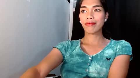 Snapshot of angelamonroe chatting on April 17, 9:51 pm SENORITA online show from April 17, 9:51 pm