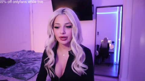 Snapshot of angelcookie chatting on March 5, 4:08 am angelcookie online show from March 5, 4:08 am