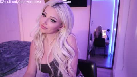 Snapshot of angelcookie chatting on March 28, 6:02 am angelcookie online show from March 28, 6:02 am