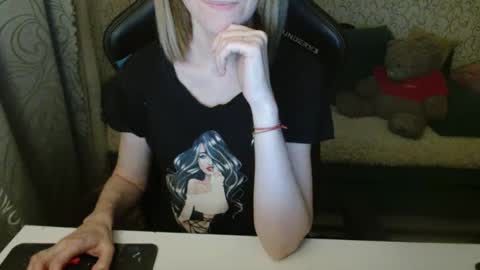 Snapshot of angelcute32 chatting on October 16, 3:35 pm AngelCute32 online show from October 16, 3:35 pm