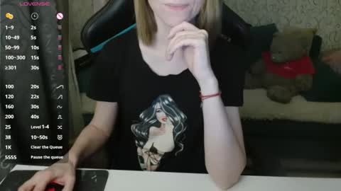 Snapshot of angelcute32 chatting on October 20, 3:23 pm AngelCute32 online show from October 20, 3:23 pm