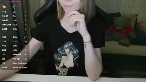 Snapshot of angelcute32 chatting on October 26, 3:18 pm AngelCute32 online show from October 26, 3:18 pm