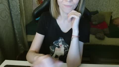 Snapshot of angelcute32 chatting on October 31, 2:40 pm AngelCute32 online show from October 31, 2:40 pm