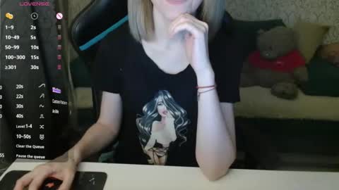 Snapshot of angelcute32 chatting on November 3, 3:57 pm AngelCute32 online show from November 3, 3:57 pm