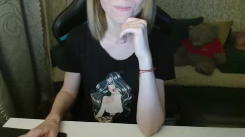 Snapshot of angelcute32 chatting on November 13, 3:33 pm AngelCute32 online show from November 13, 3:33 pm