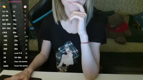 Snapshot of angelcute32 chatting on February 10, 3:38 pm AngelCute32 online show from February 10, 3:38 pm