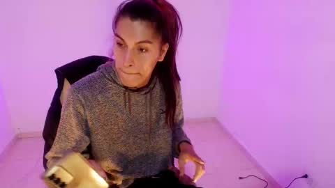 angele online show from March 23, 7:18 pm