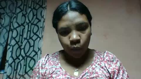 Snapshot of angeleraholiharimalala chatting on October 8, 8:23 am angeleraholiharimalala online show from October 8, 8:23 am
