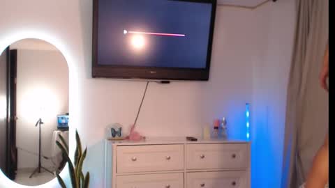 angelesxoxo online show from October 16, 12:00 am