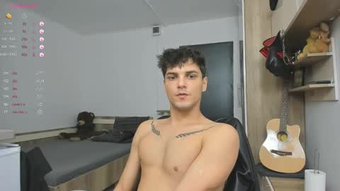 Snapshot of angelfrank chatting on January 6, 5:16 pm Frankie online show from January 6, 5:16 pm