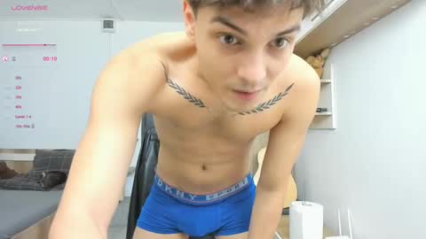Snapshot of angelfrank chatting on February 15, 12:54 pm Frankie online show from February 15, 12:54 pm