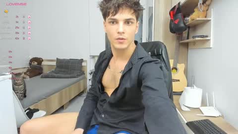Snapshot of angelfrank chatting on February 16, 3:16 pm Frankie online show from February 16, 3:16 pm