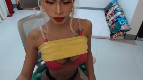 DIVINE ANGEL online show from January 14, 2:06 am