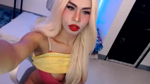 Snapshot of angelic_face_808 chatting on June 6, 11:20 pm DIVINE ANGEL online show from June 6, 11:20 pm