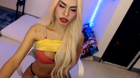 Snapshot of angelic_face_808 chatting on June 14, 11:40 pm DIVINE ANGEL online show from June 14, 11:40 pm