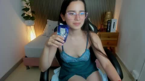 Snapshot of angelica_dymond chatting on January 29, 10:32 pm A N G E L I C A online show from January 29, 10:32 pm