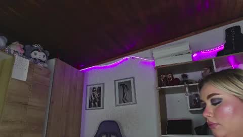 Snapshot of angelica_sparks chatting on July 13, 1:30 am Angelica Sparks online show from July 13, 1:30 am