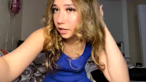 Snapshot of angelicasn0w chatting on February 26, 3:32 am AngelicaSnow AngelParis online show from February 26, 3:32 am