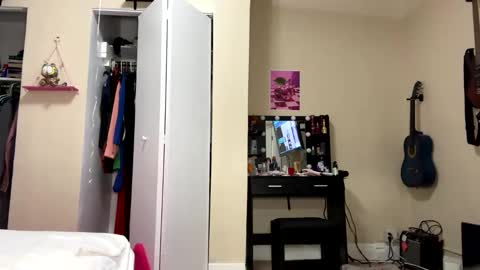 Snapshot of angelicasn0w chatting on March 10, 12:07 am AngelicaSnow AngelParis online show from March 10, 12:07 am