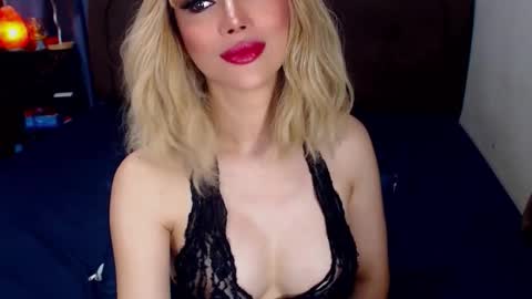 Snapshot of angelicqueents chatting on April 1, 1:41 pm MS. AMALIA online show from April 1, 1:41 pm