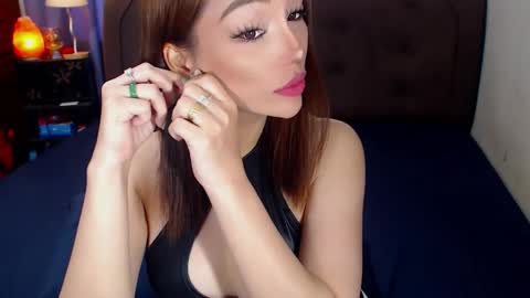 Snapshot of angelicqueents chatting on April 2, 4:43 am MS. AMALIA online show from April 2, 4:43 am