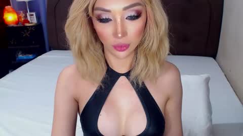 Snapshot of angelicqueents chatting on May 5, 8:22 am MS. AMALIA online show from May 5, 8:22 am