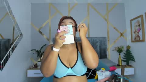 Snapshot of angelina_castro12 chatting on January 4, 3:29 am Angelina online show from January 4, 3:29 am
