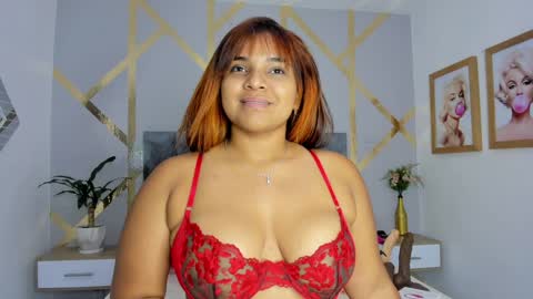 Snapshot of angelina_castro12 chatting on February 5, 3:23 am Angelina online show from February 5, 3:23 am