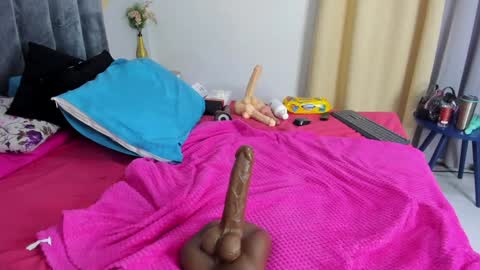 Snapshot of angelina_castro12 chatting on February 8, 6:33 am Angelina online show from February 8, 6:33 am