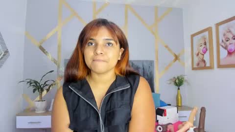 Snapshot of angelina_castro12 chatting on February 19, 3:06 am Angelina online show from February 19, 3:06 am