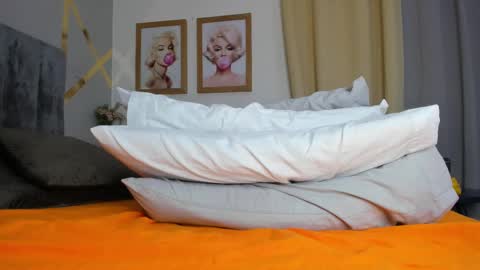 Snapshot of angelina_castro12 chatting on March 1, 6:35 am Angelina online show from March 1, 6:35 am
