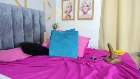 Snapshot of angelina_castro12 chatting on March 11, 9:24 am Angelina online show from March 11, 9:24 am
