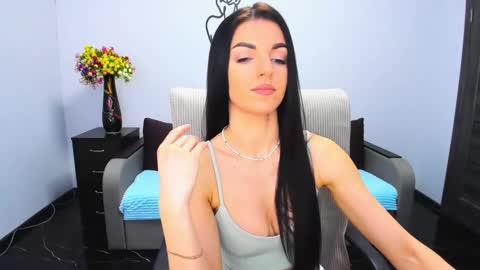 Angelina online show from January 3, 12:30 pm