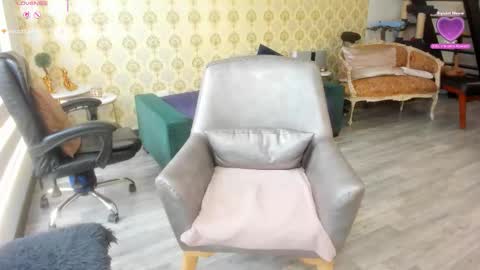 Snapshot of angelina_class_7 chatting on October 27, 2:43 pm angelina_class_7 online show from October 27, 2:43 pm