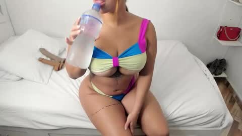 Snapshot of angelinacastro09 chatting on November 27, 6:54 pm angeline online show from November 27, 6:54 pm