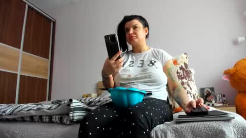 Snapshot of angelinacht chatting on February 14, 7:07 am Angelina online show from February 14, 7:07 am