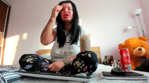 Snapshot of angelinacht chatting on February 26, 5:53 am Angelina online show from February 26, 5:53 am