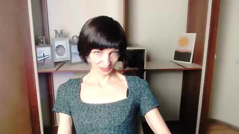 Snapshot of angelinalov_ chatting on September 22, 6:37 am Angelina online show from September 22, 6:37 am