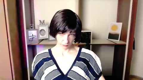 Snapshot of angelinalov_ chatting on October 2, 6:31 am Angelina online show from October 2, 6:31 am