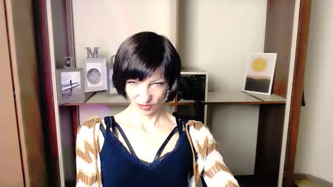Snapshot of angelinalov_ chatting on October 3, 6:54 am Angelina online show from October 3, 6:54 am